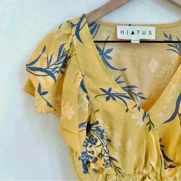Hiatus Women’s Ruffle Layer Mustard Floral Crop Top Size Small - Picture 4 of 13